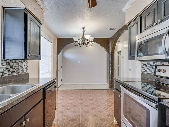 5th image of 418 Kelly Ct