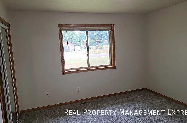 3205 N Aurora Ave — Photo 14