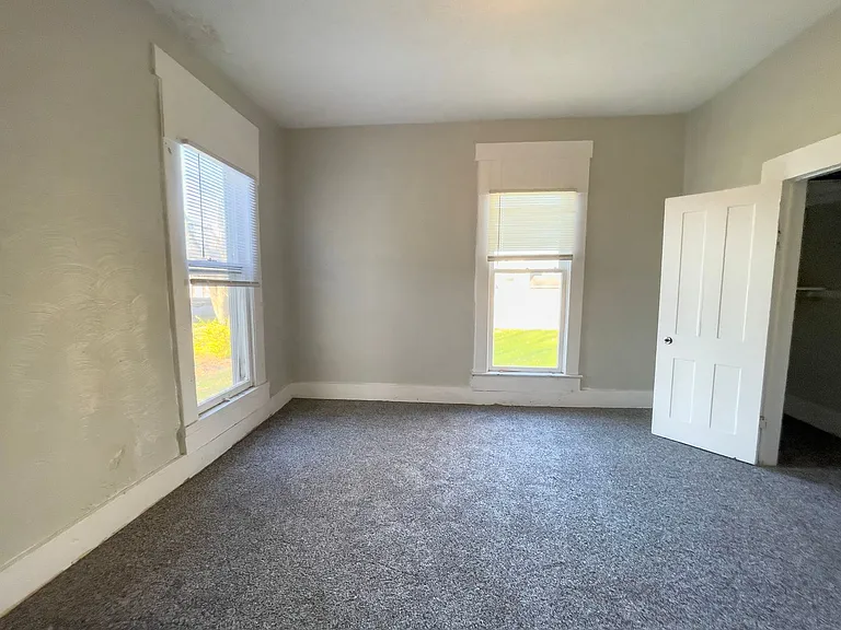 1014 E Adams St — Photo 8