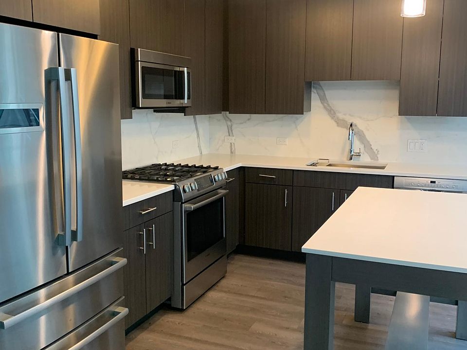 1st image of 256 E Illinois St #413