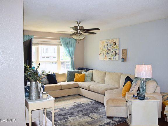 2nd image of 1756 Meadow Ridge Cir