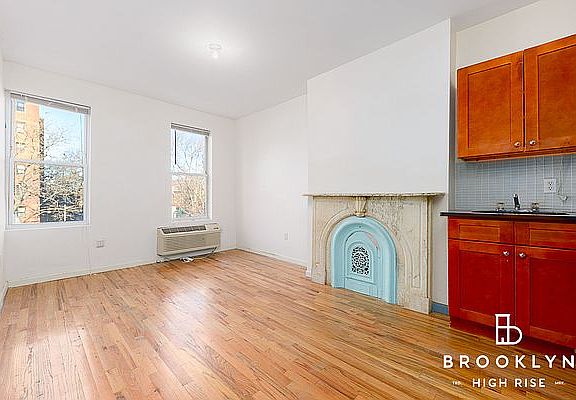 3rd image of 444 Lafayette Ave #4