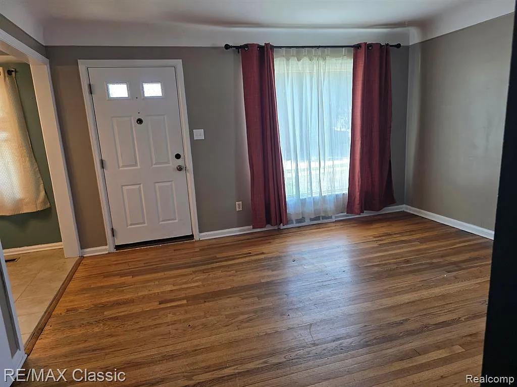 4 bed, 1277 sqft, $3,200 — Photo 2