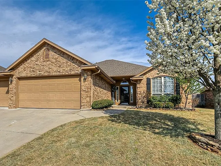 9012 Crooked Creek Ln — Photo 1