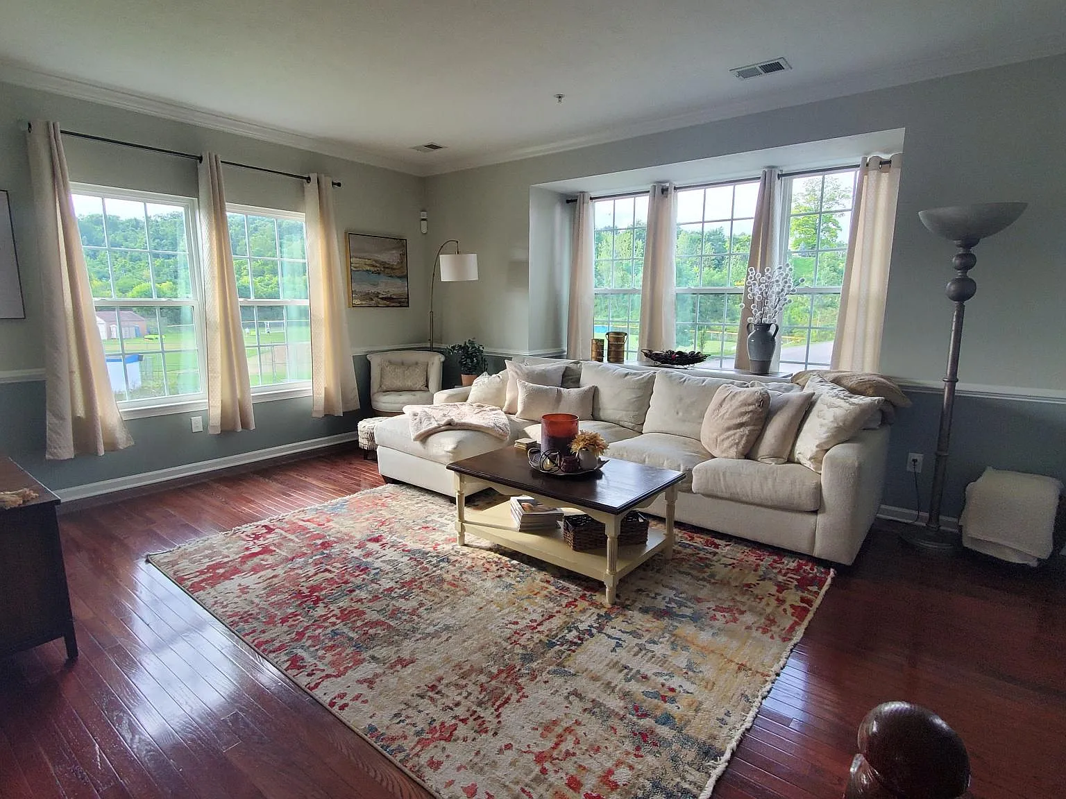 3 bed, 2.5 bath, 1720 sqft, $2,575 — Photo 2