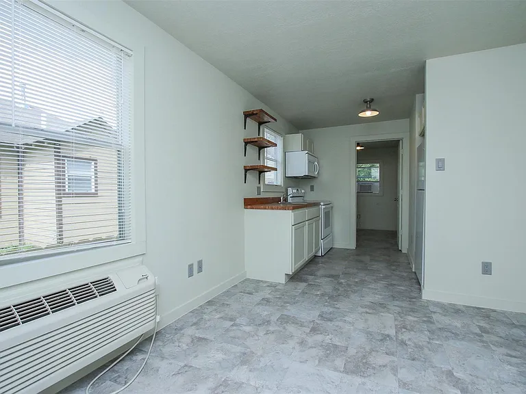 505 E 32nd St #1 — Photo 5