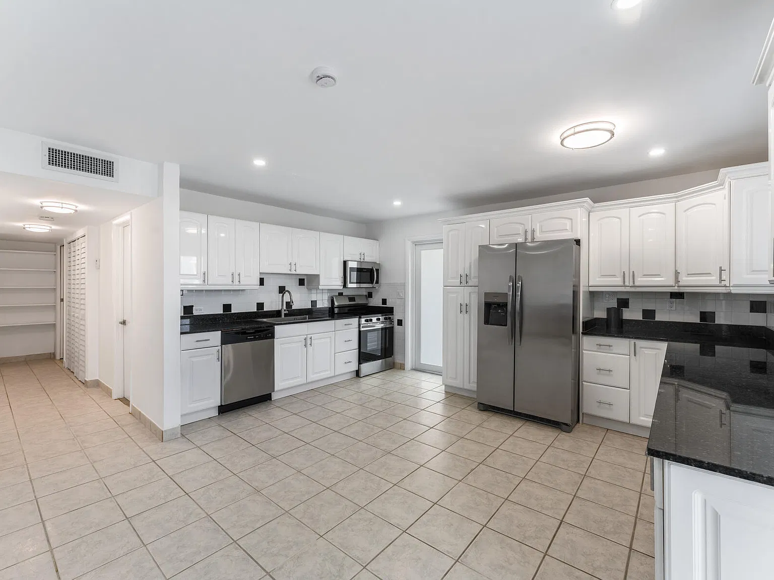 2 bed, 2.0 bath, 1066 sqft, $3,500 — Photo 4