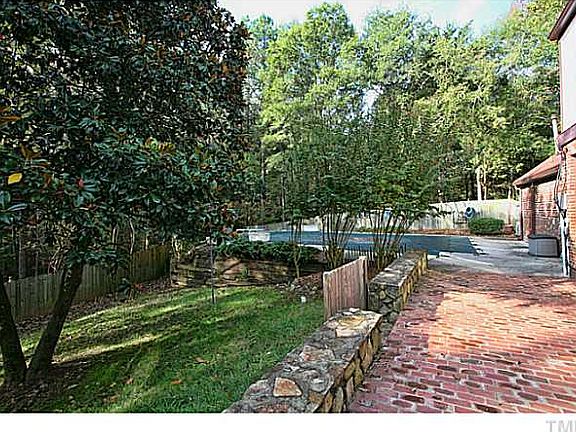 4th image of 415 Lakeshore Ln