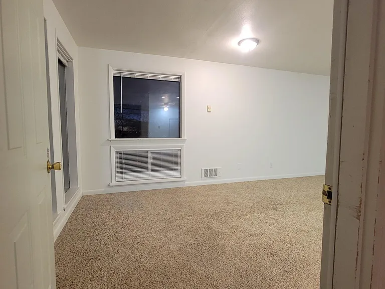 1020 S Jackson St — Photo 7