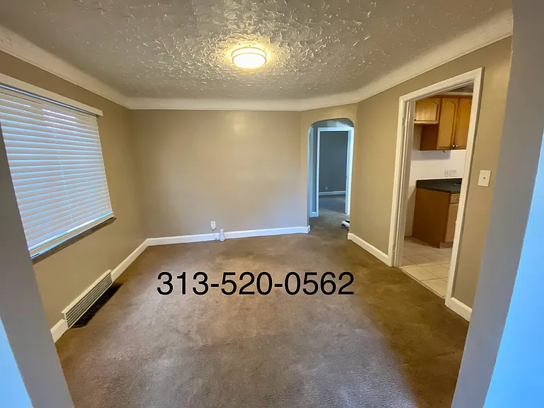 15881 Manor St — Photo 7