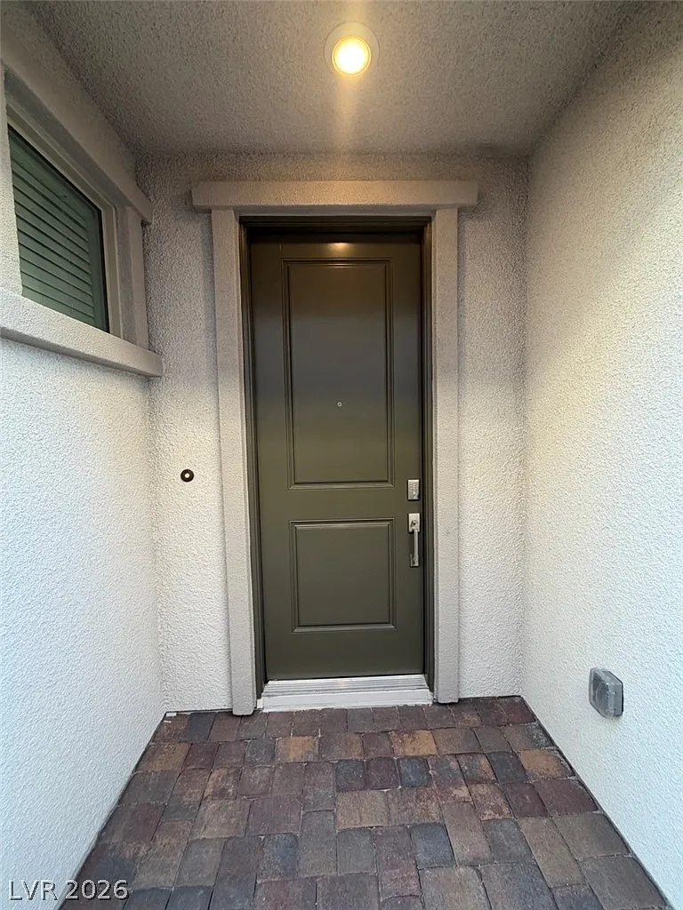 4 bed, 4.0 bath, 2405 sqft, $3,095 — Photo 3