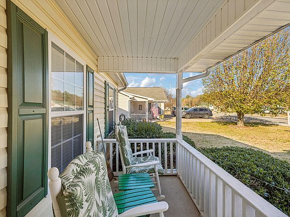 4th image of 654 Flagstone Dr