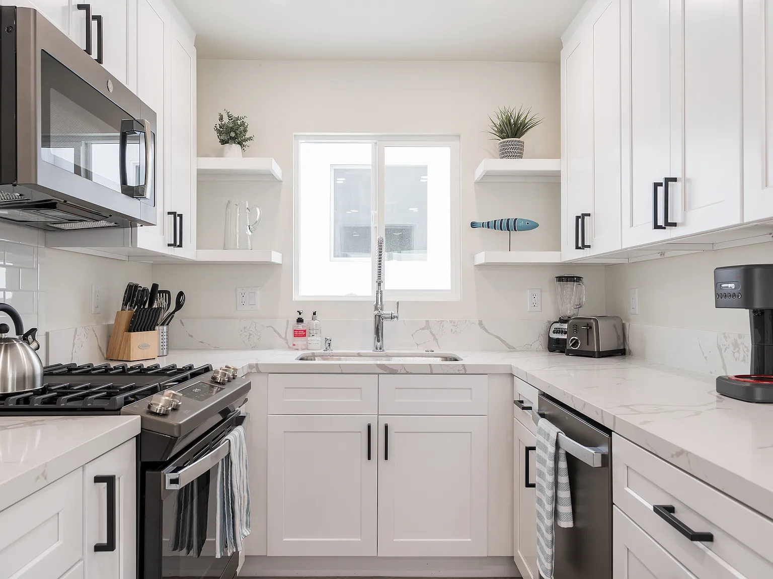 2 bed, 1000 sqft, $7,000 — Photo 3