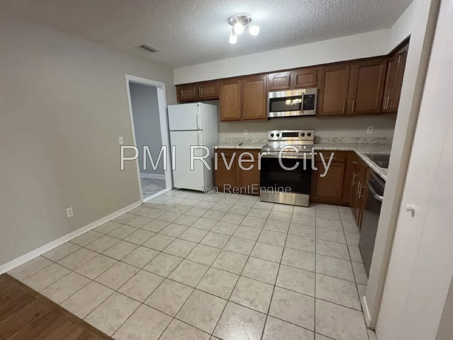 3 bed, 2.0 bath, 1079 sqft, $1,900 — Photo 2