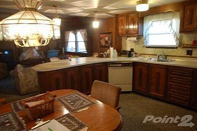 Lots of kitchen cabinets