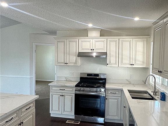 3rd image of 7142 Orangethorpe Ave