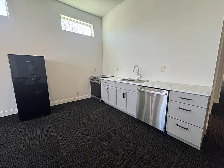 860 Vine St — Photo 4