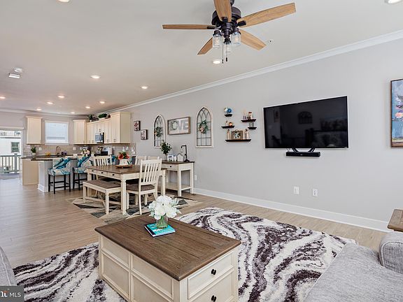3rd image of 7758 Anvil Stone Way Gln