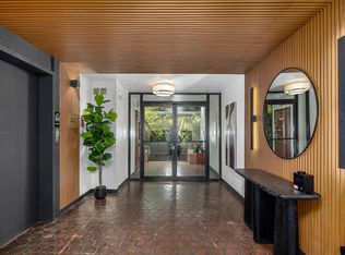 412 N Oakhurst Dr APT 301, Beverly Hills, CA 90210