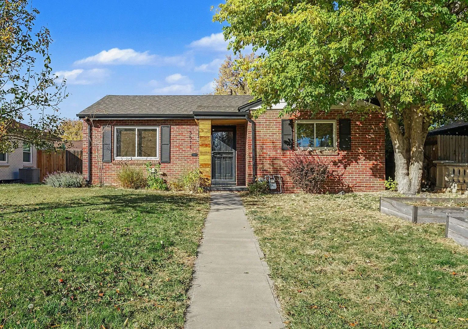 Charming North Park Hill Brick Ranch, 3 Bed / 2 Bath with Garage — Photo 2