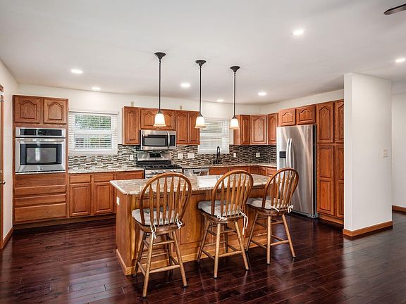 2nd image of 750 Brookdale Dr