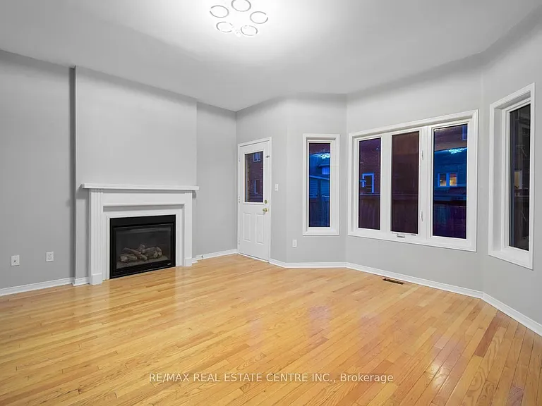 112 Commodore Dr — Photo 16