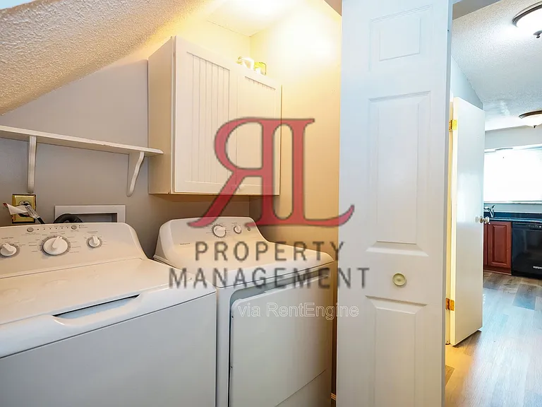 119 Stornoway Dr E — Photo 15