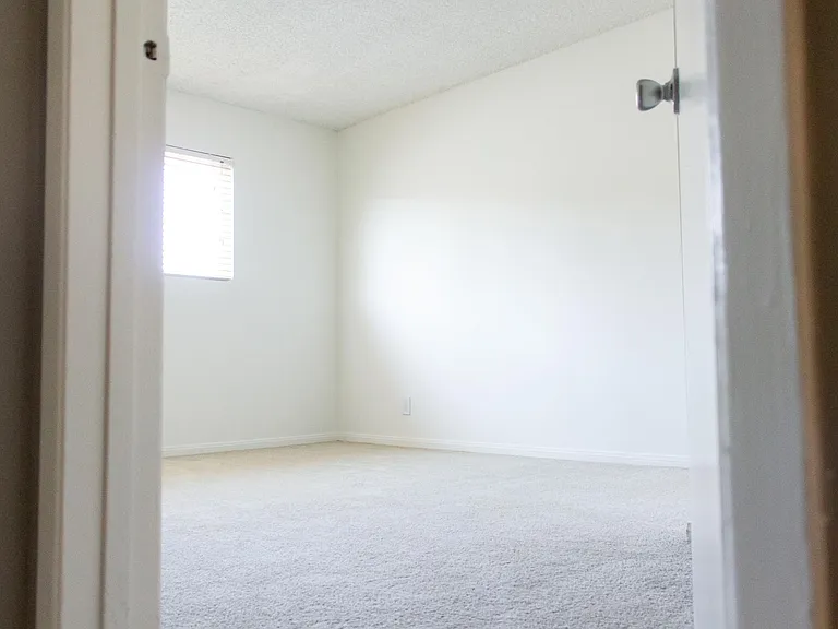 Split level secondary bedroom, another angle. Some bedrooms are carpeted.
--
*Floor plans are digital renderings. All dimensions are approximate. Actual product and specifications may vary in dimension or detail. Not all features are available in every ap