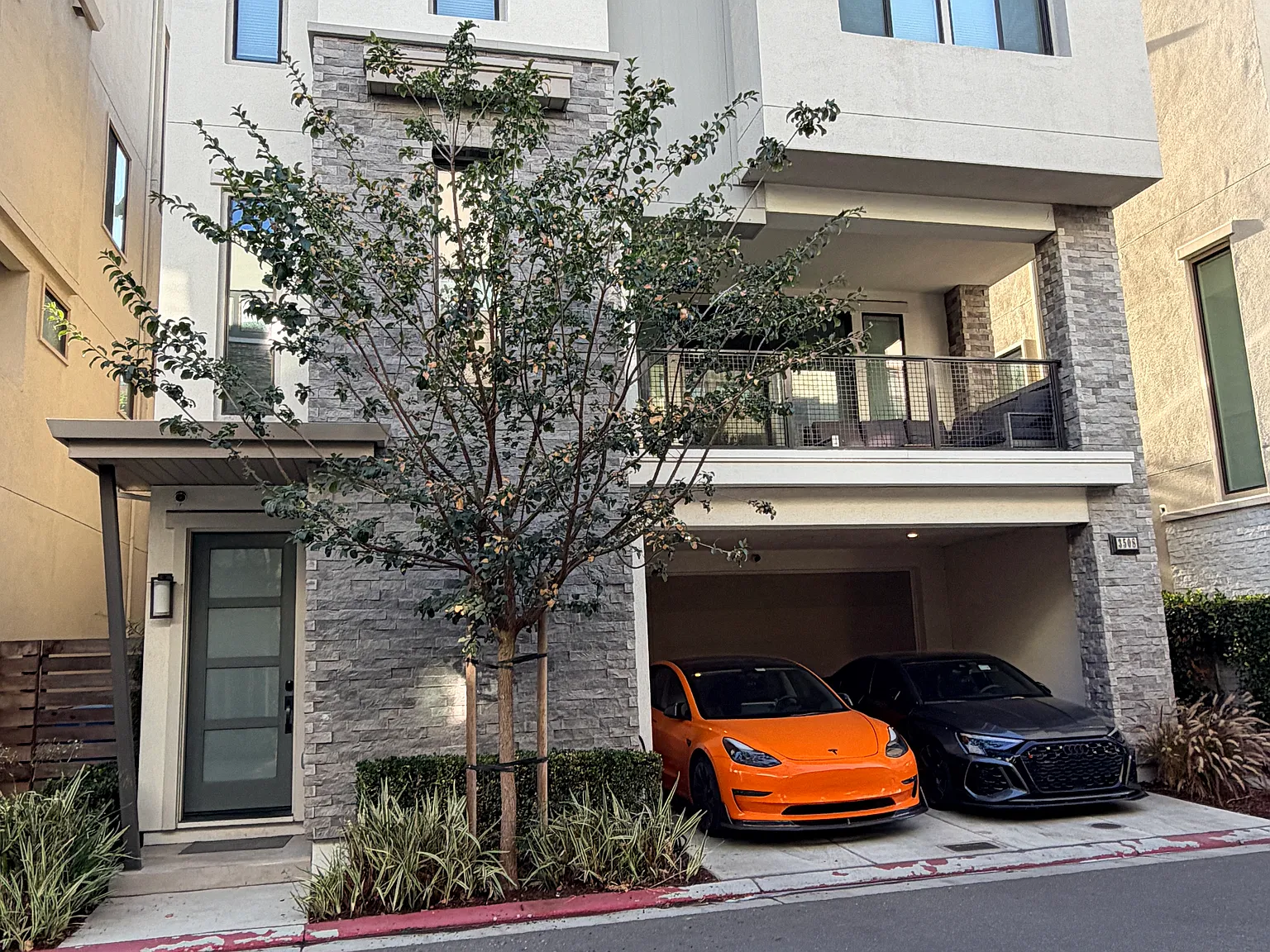 4 bed, 2557 sqft, $7,400 — Photo 1