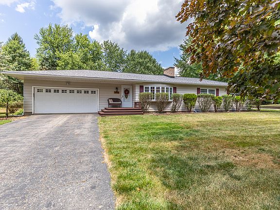 4th image of 1654 Algoma Dr