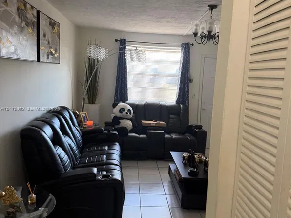 1655 W 44th Pl APT 435, Hialeah, FL 33012