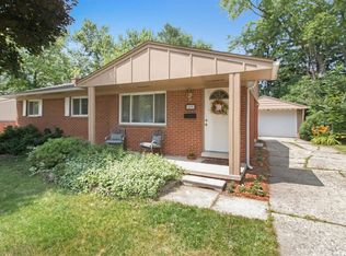 69 Nichols Dr, Saline, MI 48176