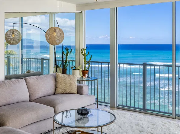 3015 Kalakaua Ave APT 902, Honolulu, HI 96815