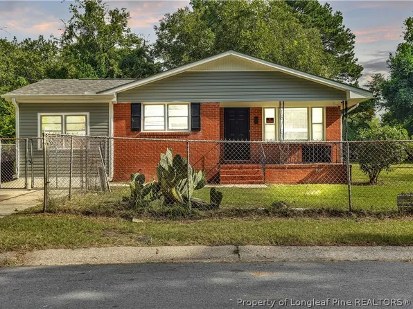 1307 Turnpike Rd, Fayetteville, NC 28305