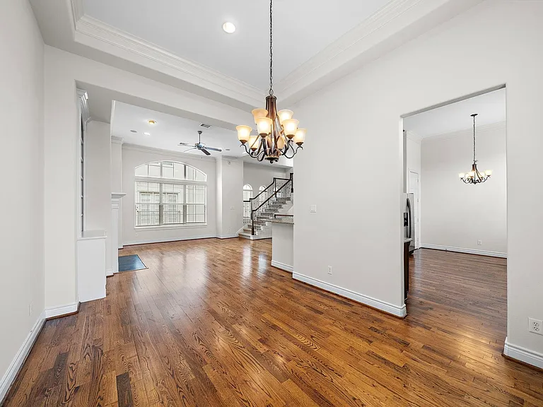 2828 Sherwin St — Photo 15