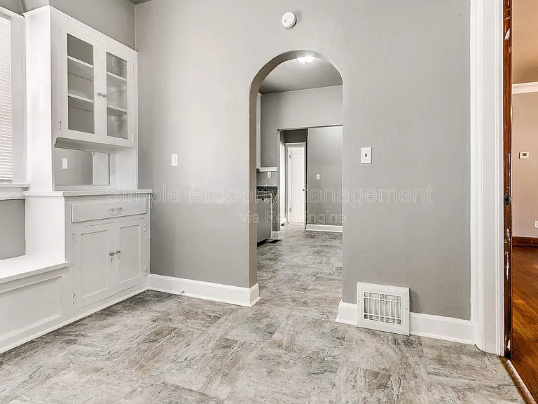 912 NE 21st St — Photo 6