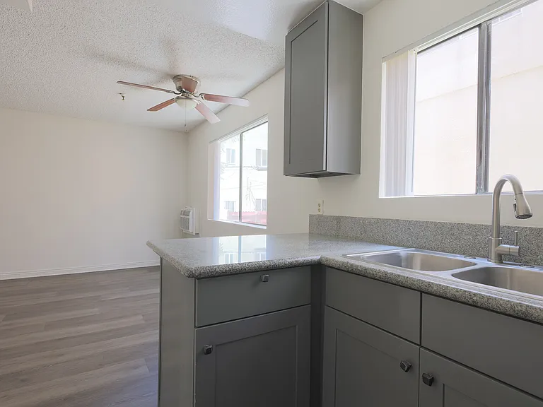 2839 Francis Ave — Photo 3