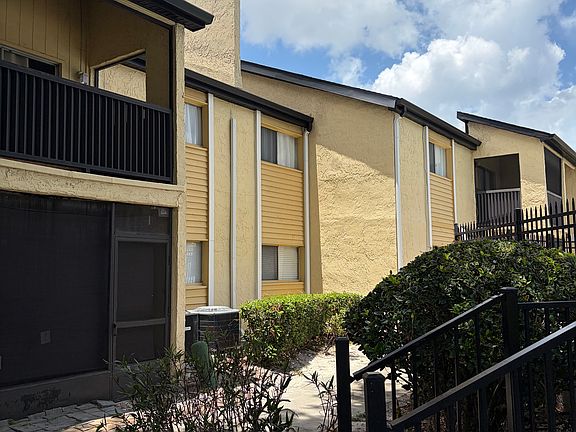 2nd image of 960 Lake Destiny D Rd #B