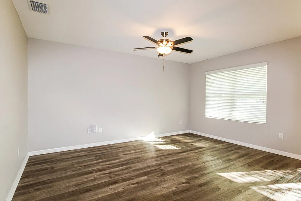 3 bed, 2.0 bath, 1641 sqft, $2,015 — Photo 4