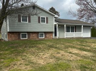 17 Matthew Dr, Fairport, NY 14450