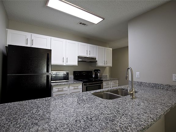 5th image of 1368 N Boxley Ave