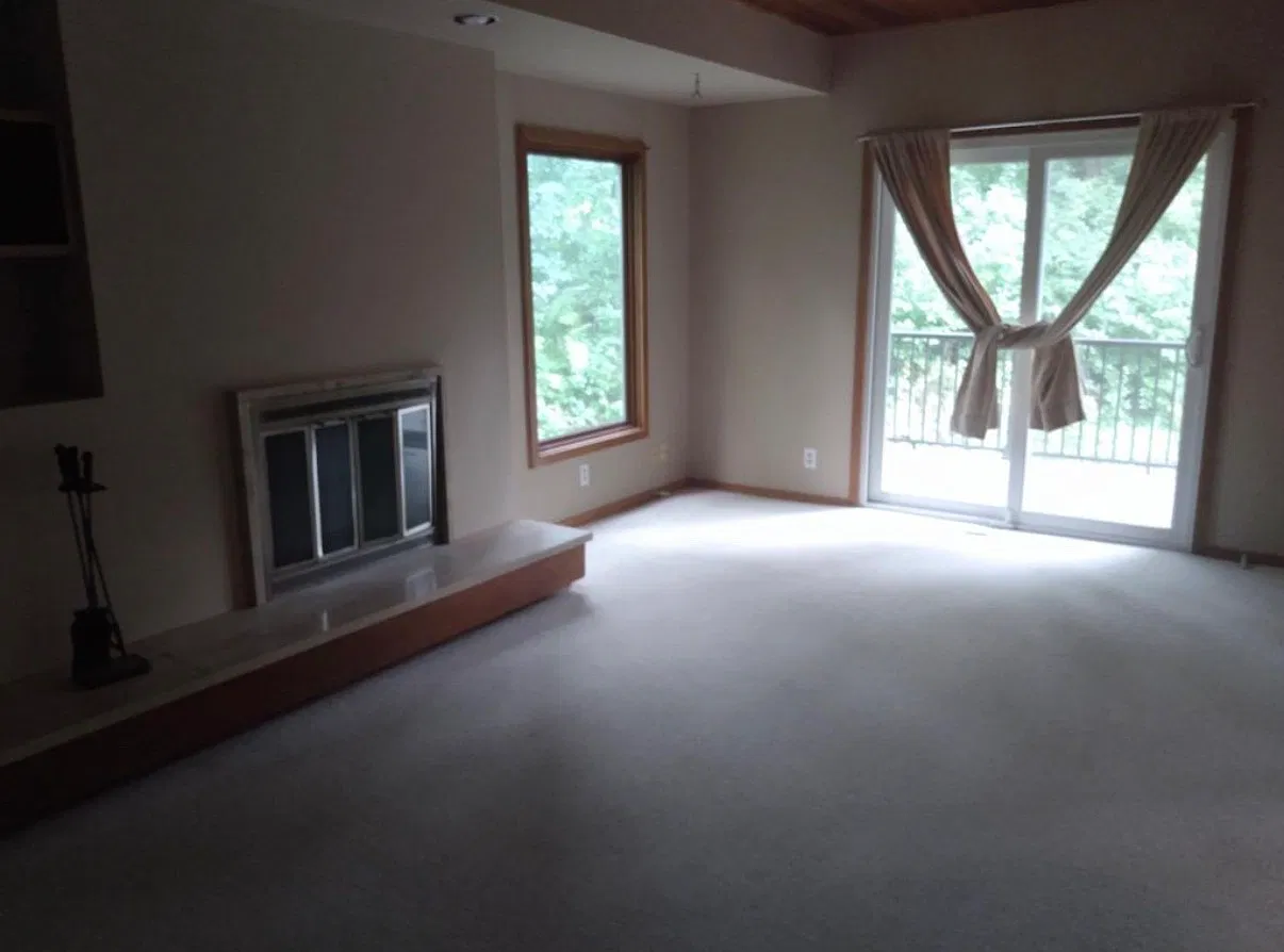 5 bed, 4450 sqft, $3,595 — Photo 1