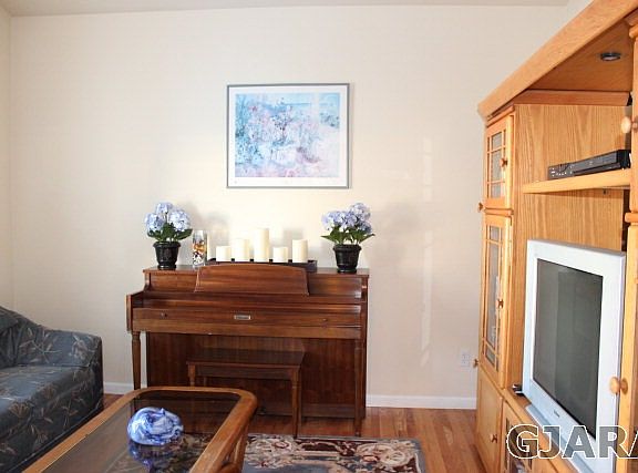 3rd image of 667 Tamarron Dr