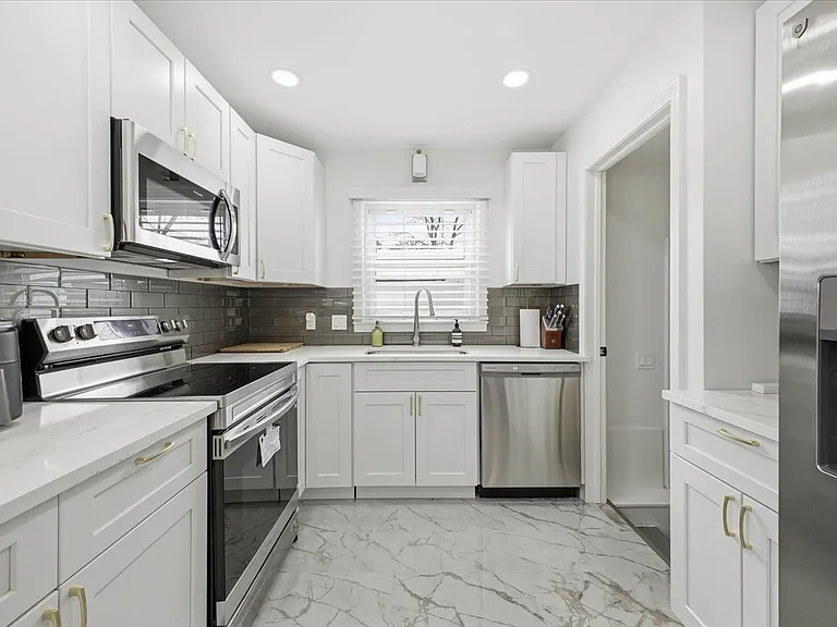 2896 Dorchester Rd — Photo 13