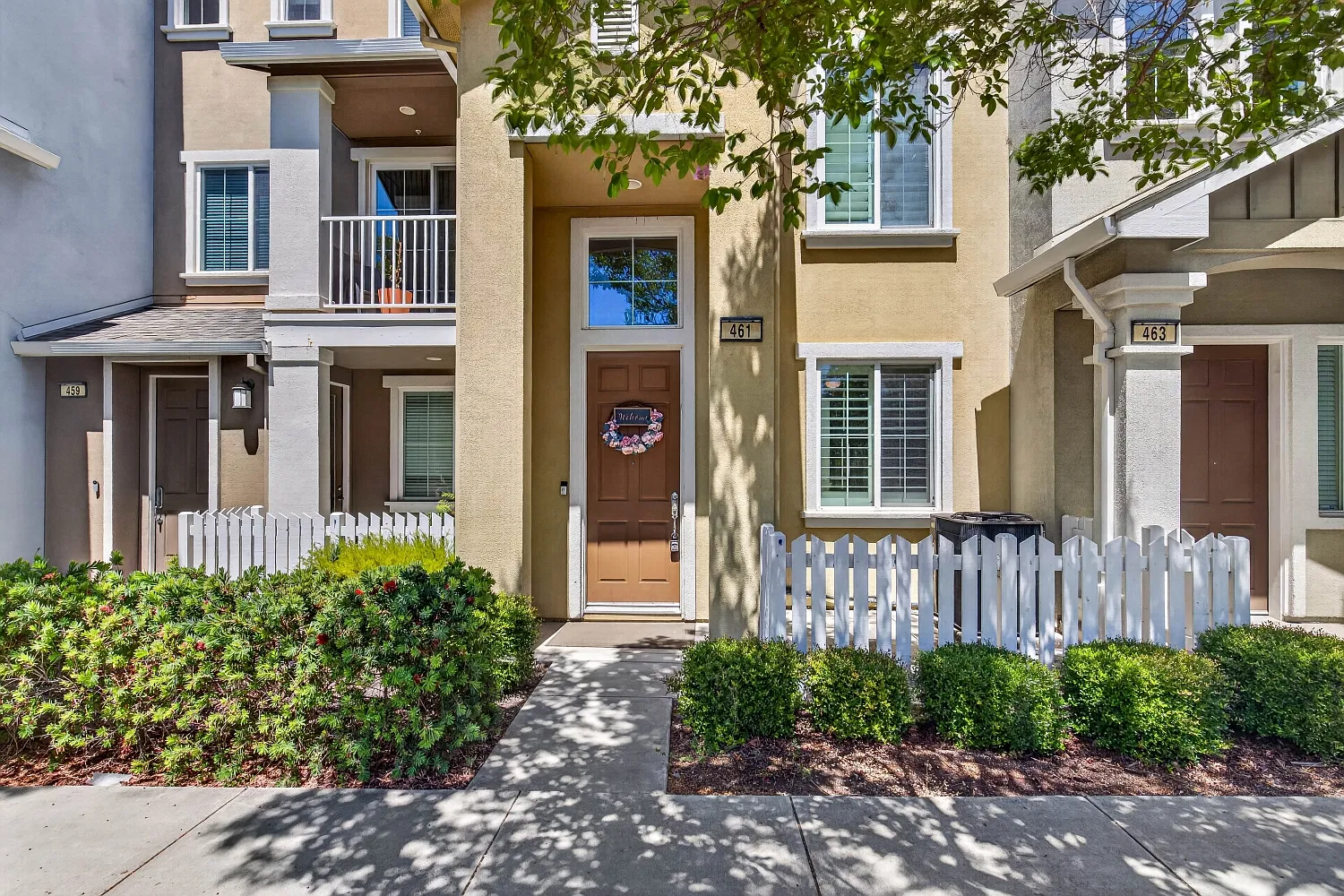 3 bed, 2.5 bath, 1594 sqft, $4,900 — Photo 2