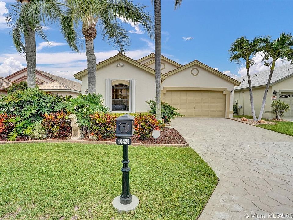 1st image of 10429 Lexington Cir S