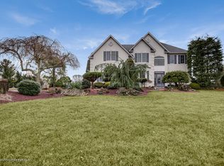 14 Crimson Ln, Freehold, NJ 07728