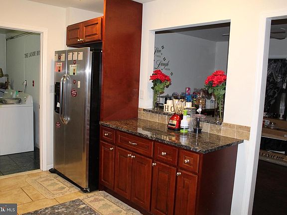 5th image of 59 Berkshire Ln