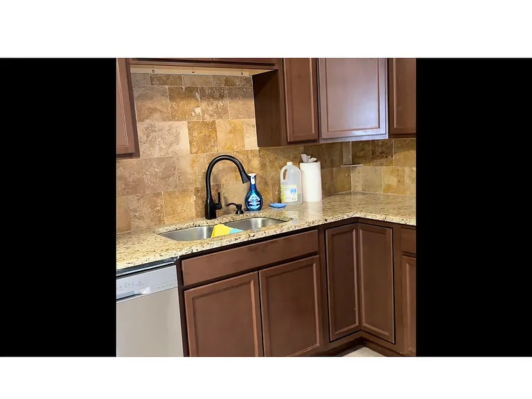 1909 Oakwood Dr — Photo 6