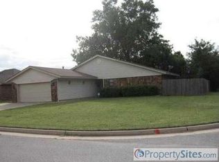 10132 Fairfax Ln, Yukon, OK 73099